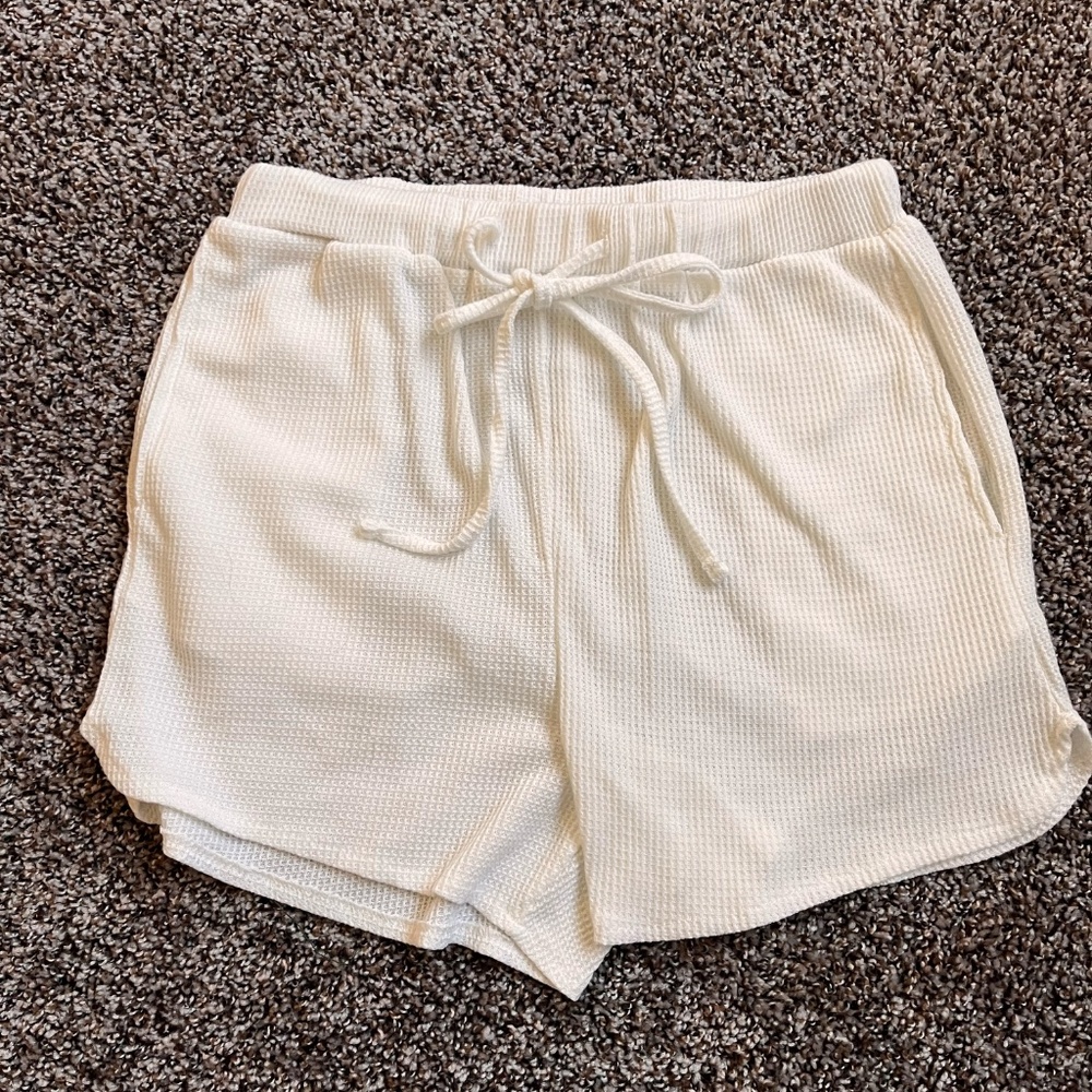 Amazon Women’s White Waffle Knit Pajama/Lounge Set - Picture 6 of 8